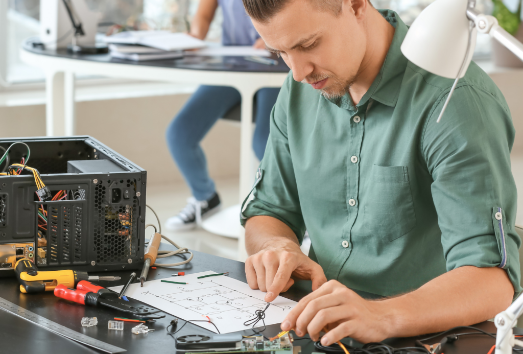 In der Ausbildung zum Elektrotechniker für Betriebstechnik braucht man Feingefühl.